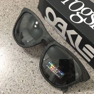 New: Oakley Frogskins Polarized Iridium Sunglasses